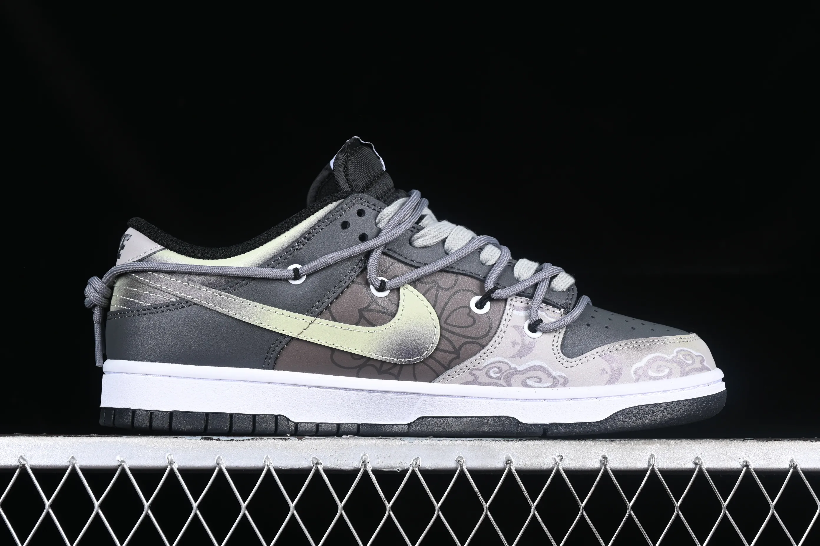 All categories Nk SB Dunk Series Nk SB Dunk Low Low-top sneakers Nk SB Dunk Low Lot "Tide" Panda Prank-Moon Tie Rope SB Dunk Series low-top casual sports skateboard shoes FD1232-001